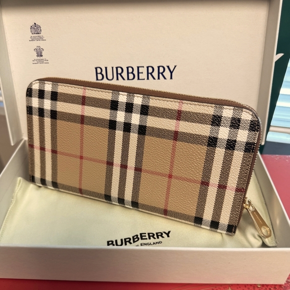 Burberry check zip wallet - Picture 1 of 9